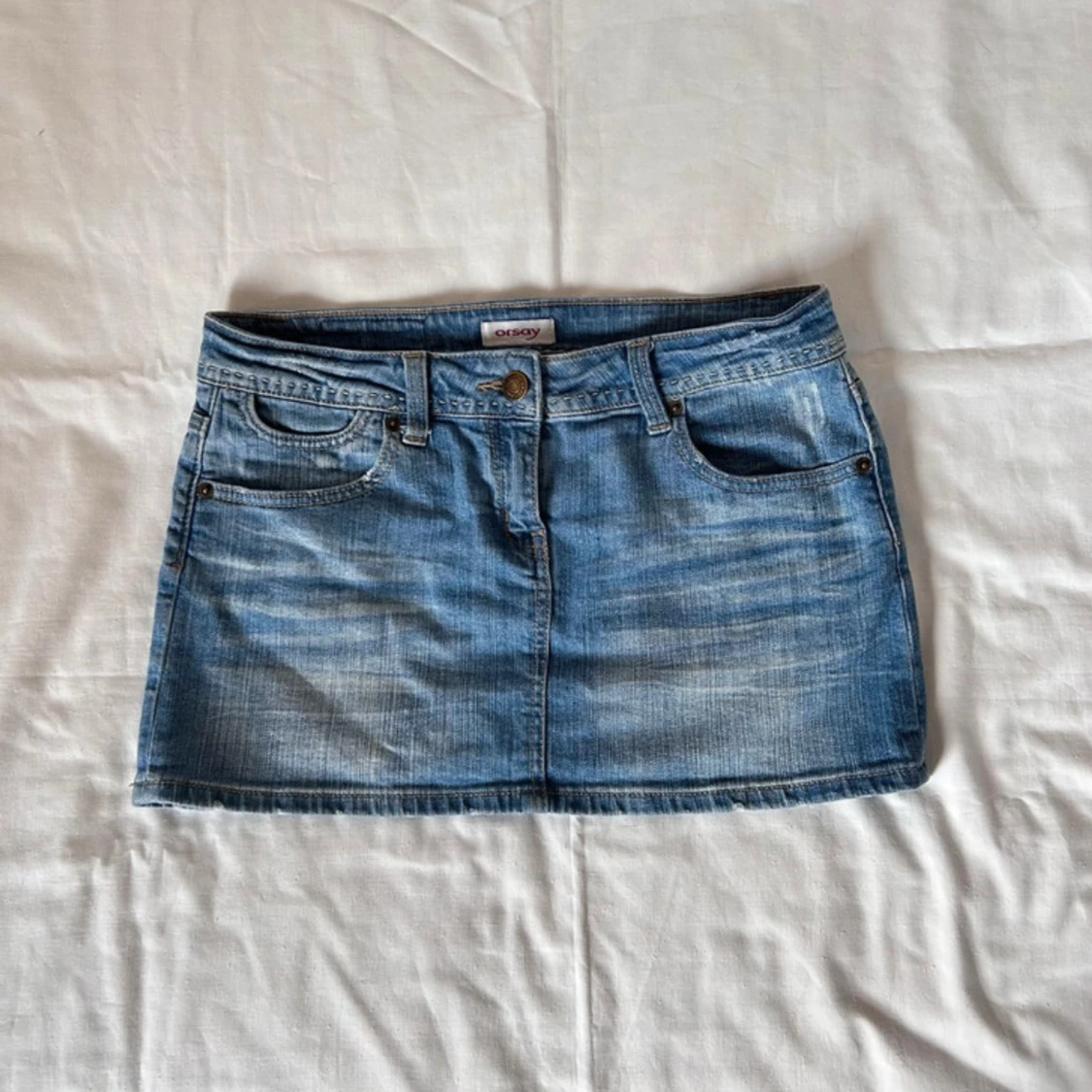 Lågmidjad jeanskjol 