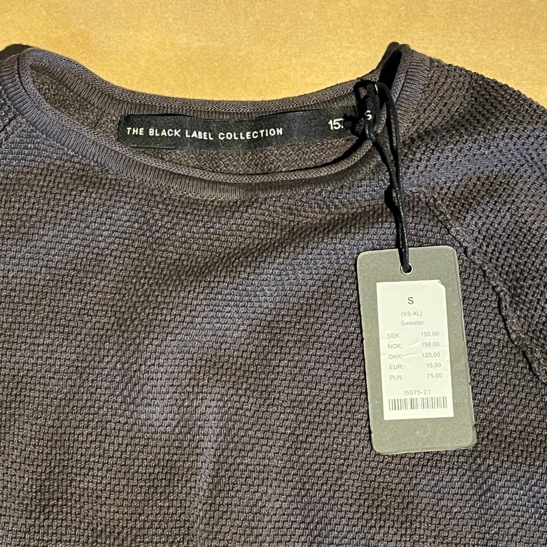 Mörkgrå tröja  - 1