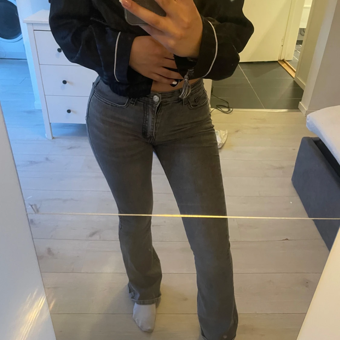 Grå bootcut jeans