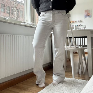 Mid straight jeans Gina tricot  - Raka jeans från Gina tricot, aldrig använda