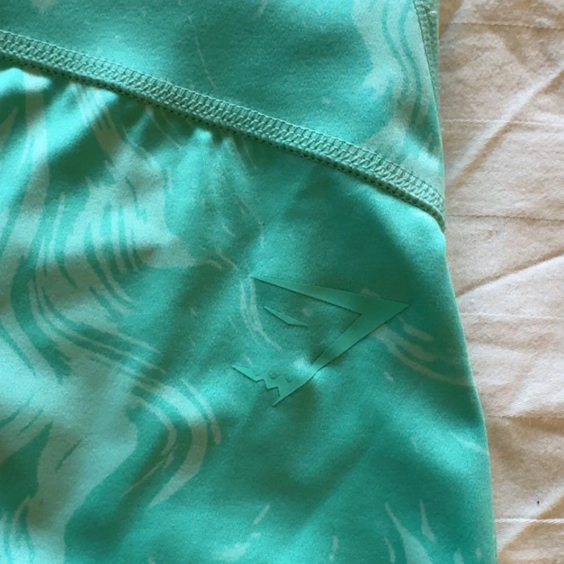 Turkosa träningstights-shorts från Gymshark - 2