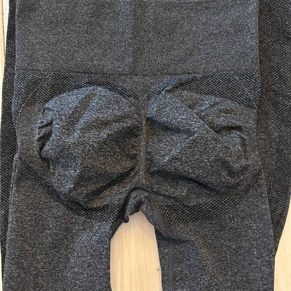 Mörkgrå sömlösa träningstights - 1