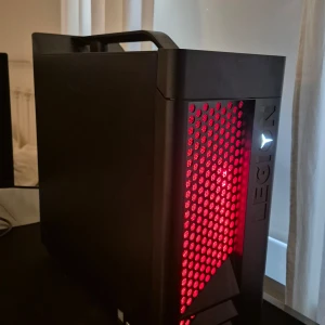 Gaming dator Lenovo Legion - Fungerar hur bra som helst och går att köra vilket spel som helst utan några bekymmer på 144fps med lägre grafikinställningar  Specs:  1660 I5 9400f 32gb ram 512gd ssd  Mvh Aaron