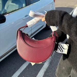 Polene Väska - INTE äkta. Men superfin och helt ny, aldrig använd. Köpt för tusenlappen.