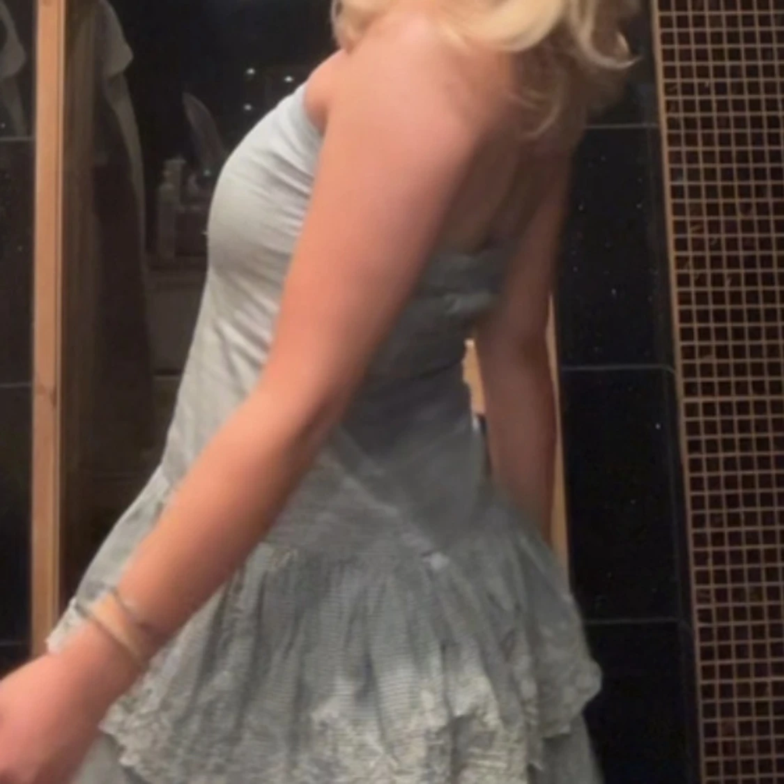 Gullig klänning  - 1