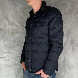 Brothers Jacka - Brothers Jacka - Pris: 449kr - Modell: Vårjacka - Bra skick utan defekter - Storlek: M - Original för packning tillkommer inte 