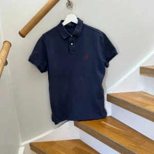 Ralph lauren pike - Säljer denna eftersom jag har växt o den passar mig inte. Fint skick, skriv gärna för någon fråga eller fundering!