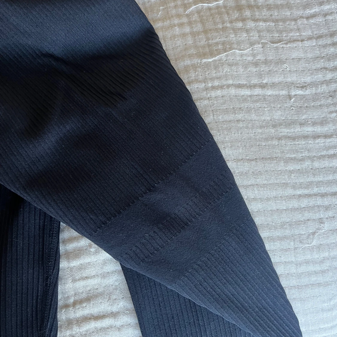 Svarta ribbade leggings från Stronger - 2