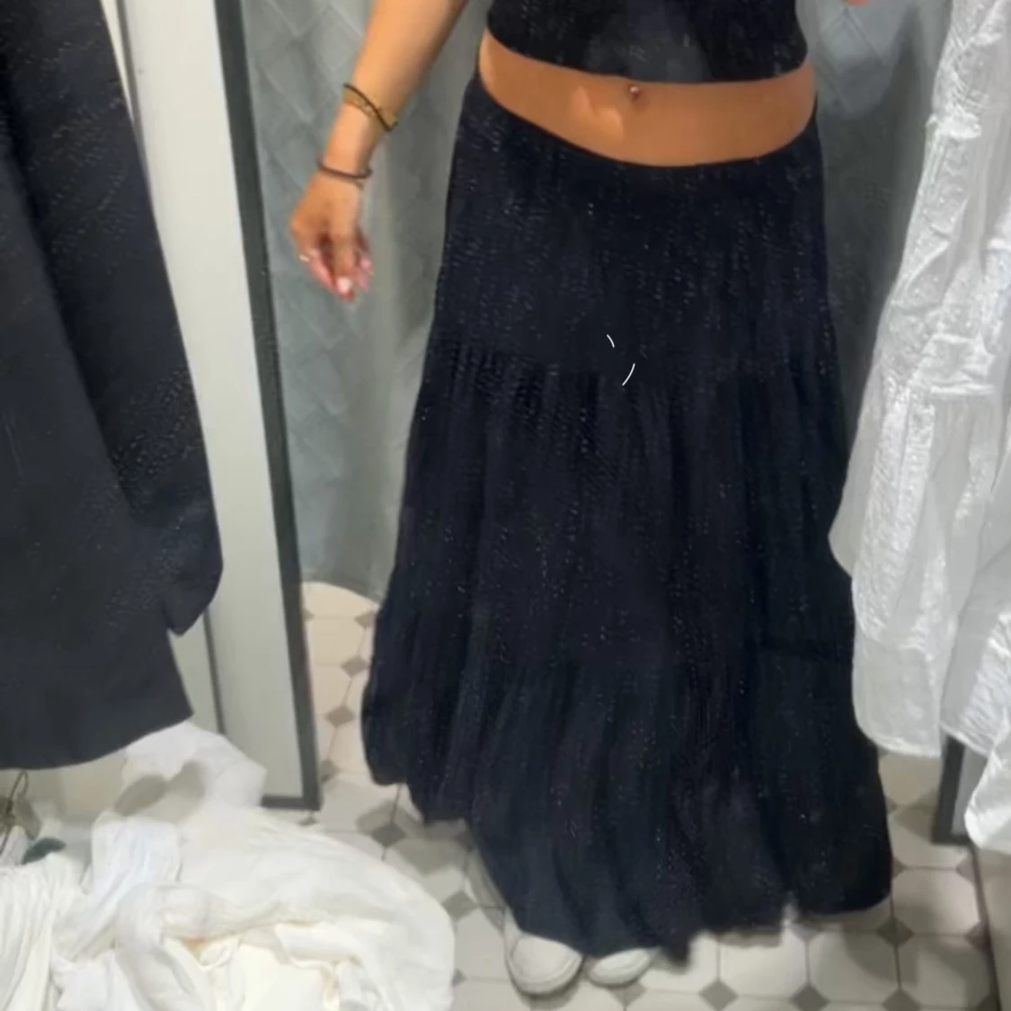 Svart långkjol med volang - 1