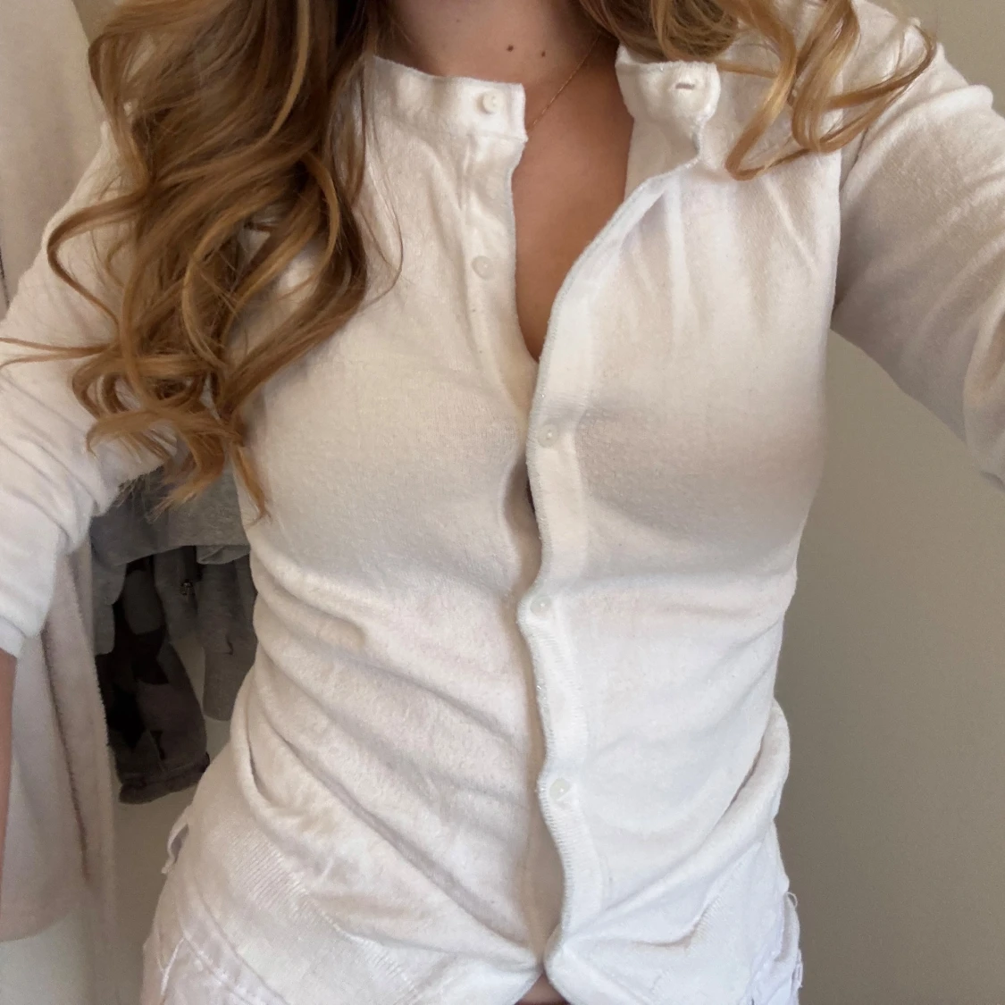 Vit kofta med knappar - 1