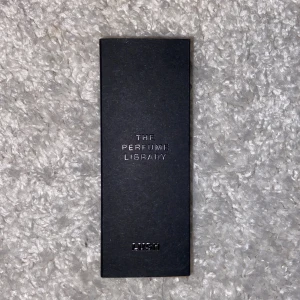 Chelsea Morning parfym från Lush 100ml - Jag säljer nu min Chelsea Morning parfym från lush. Detta var en doft jag fick i present som inte föll mig i smaken riktigt. Det är en jättefin doft som påminner om Super Milk, men det är inget för mig. Jag har endast använt mig av ett sprut från denna parfymen och flaskan är fortfarande helt full som ni kan se på bilden. ☺️💓