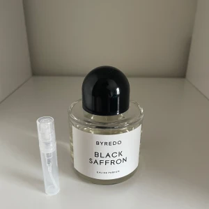 Byredo black saffron  - 3, 5 och 10 ml sample. Byredo Black Saffron edp 69kr/125kr/199kr