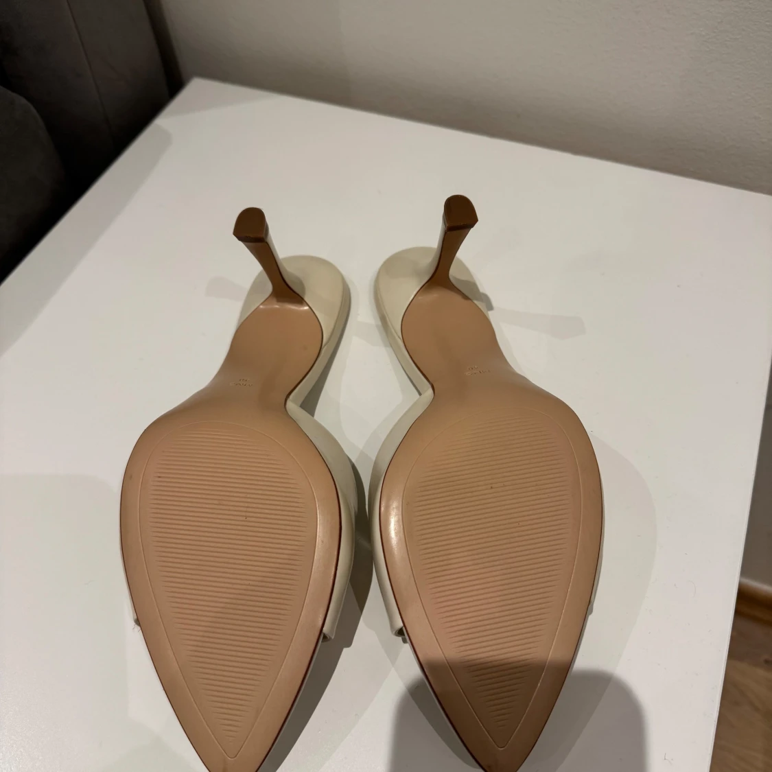 Beige klackade sandaler från Mango (MNG) - 1