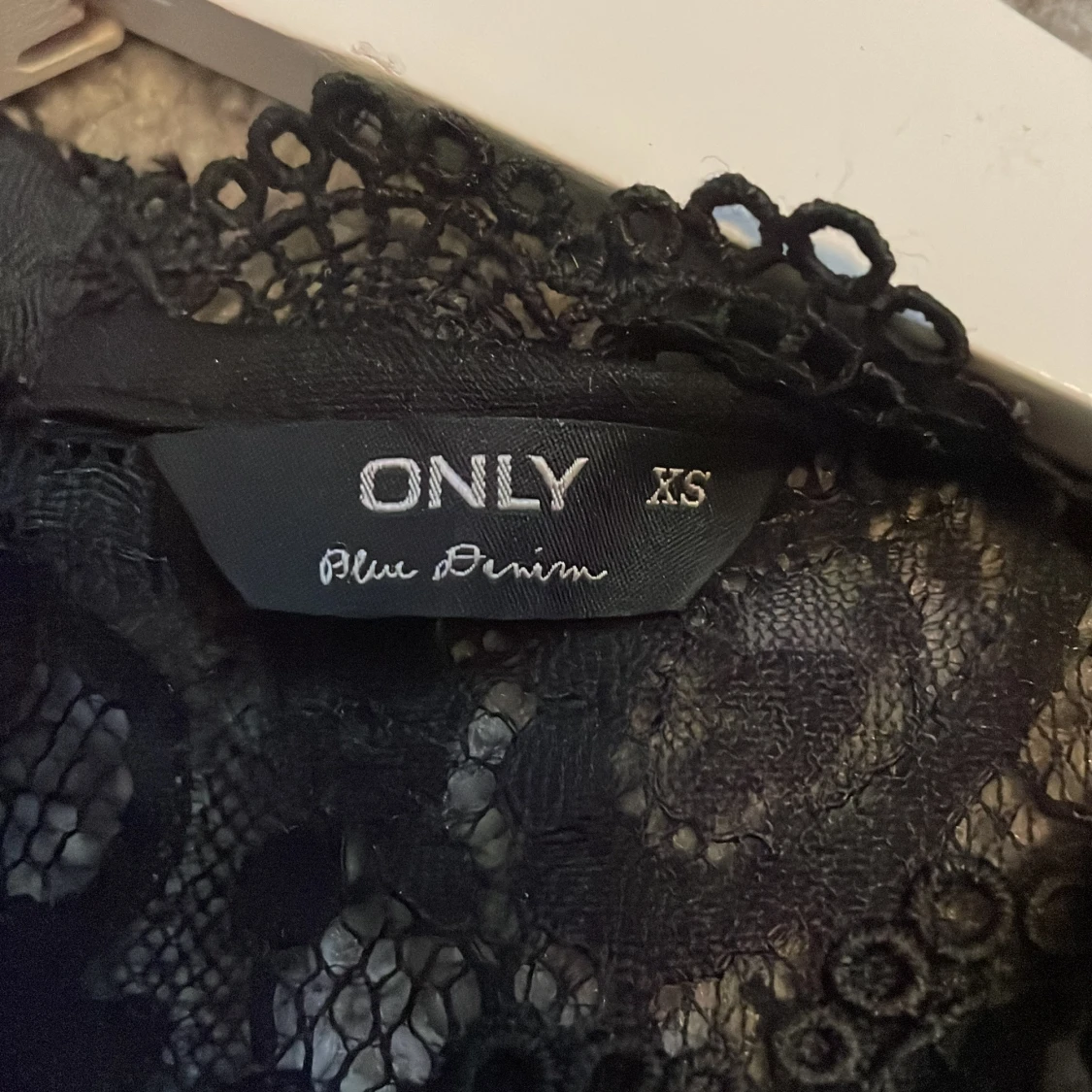 Svart spetsblus från ONLY - 2