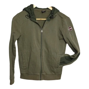 Colmar Cardigan - Säljer en Grön Cardigan från Colmar 8/10 skick Kom PM för frågor