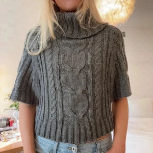 Grå tröja med polo - 💛(Relistad annons)