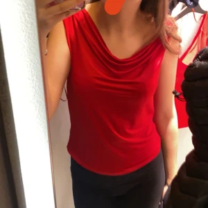 Röd topp - Röd topp från bikbok storlek M/S