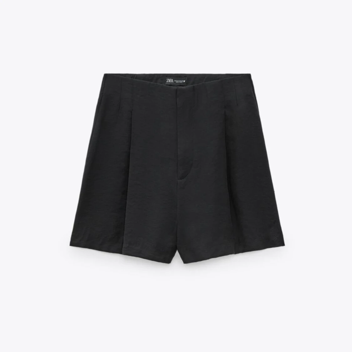 Svarta tygshorts från Zara