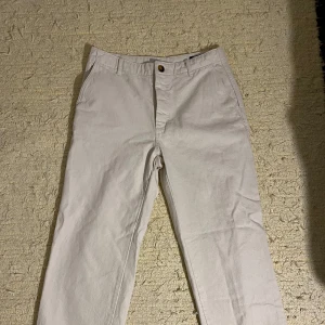 Hope van trousers  - Hope van trousers i size 31! I gott skick utöver att den översta knappen blivit utbytt!