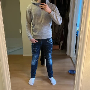 Replay anbass  - Ett par riktigt snygga replay anbass i storlek 32/32. Varför jag säljer dem är för att jag inte använder dem längre. Skriv gärna om ni har funderingar.