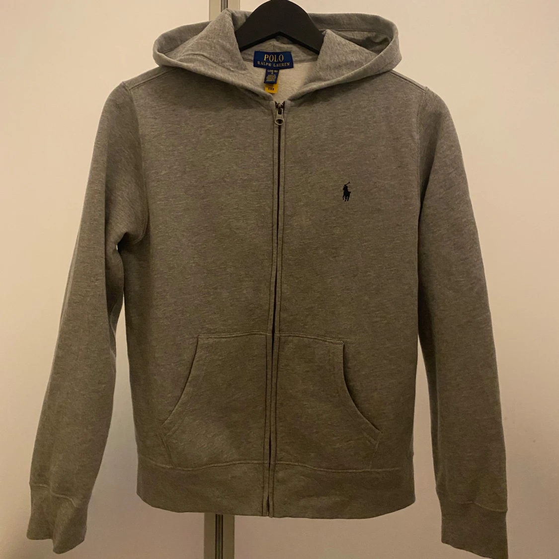 Grå hoodie från Ralph Lauren - 2