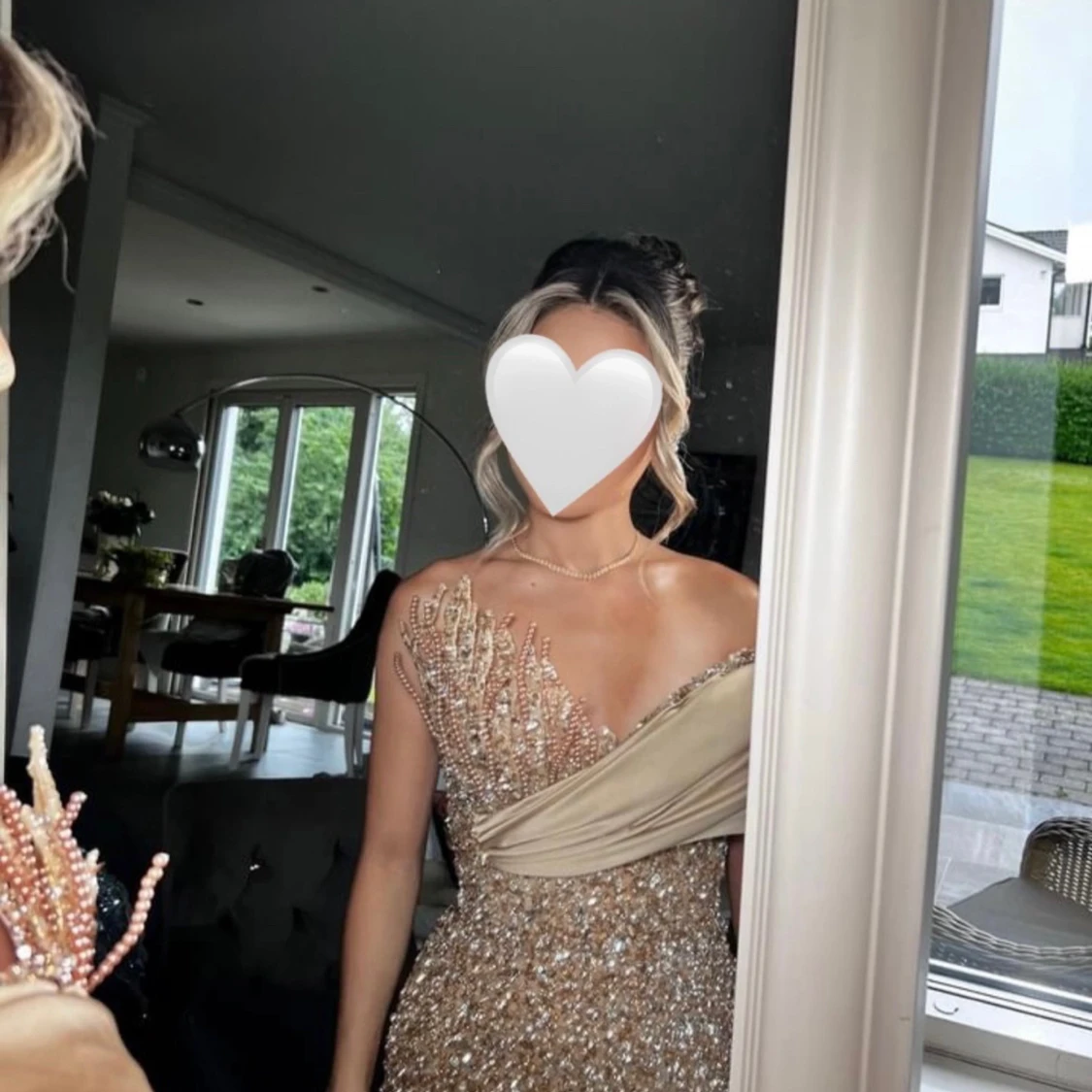 Förlovningsklänning (säljer klänningsn åt en vän)  - 2