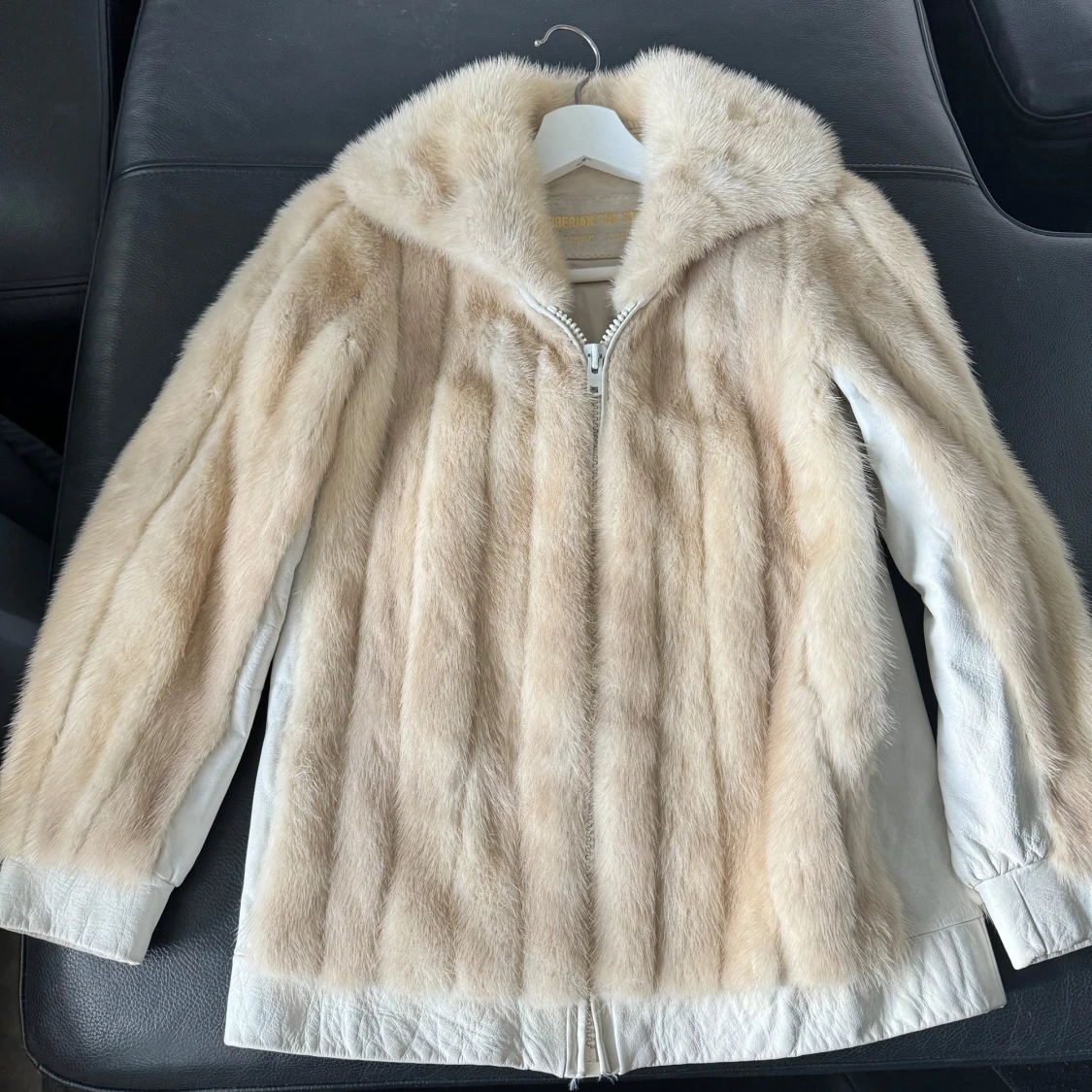 Beige äkta  mink pälsjacka 