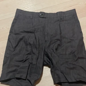 Linne shorts  - Sköna 100% linneshorts i storlek 46, mörkgrå färg
