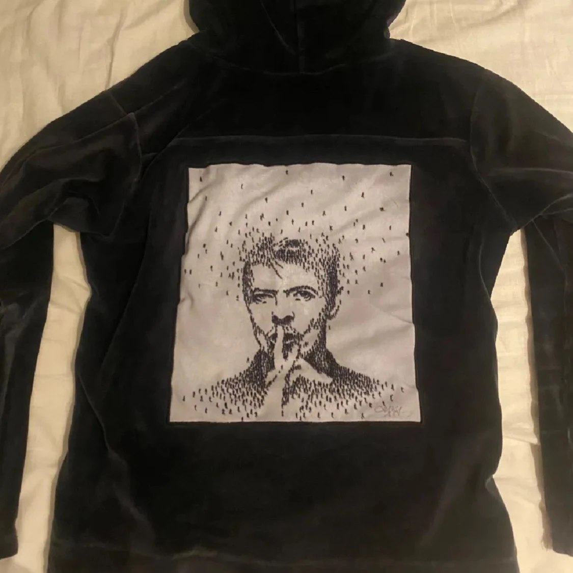 Mörkblå sammetshoodie från Limitato - 1