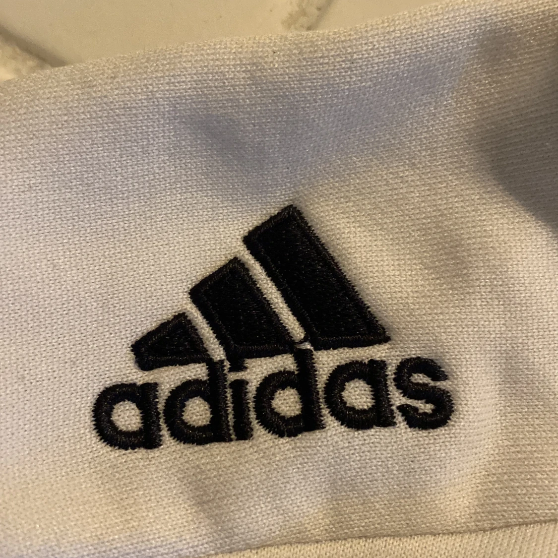 Vit hoodie från Adidas med IK Sävehof-logga - 4