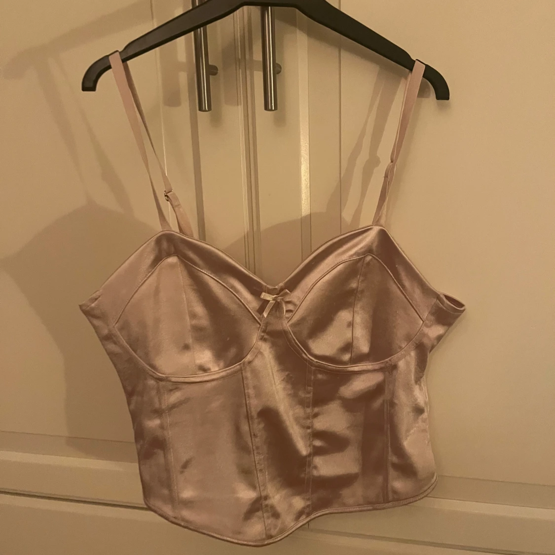 Rosa satin korsett