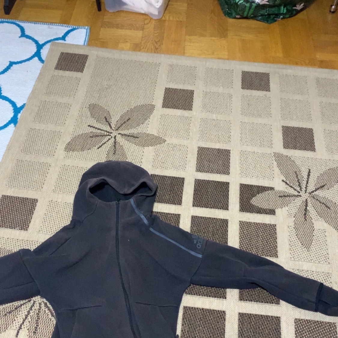 Svart hoodie från Adidas - 1