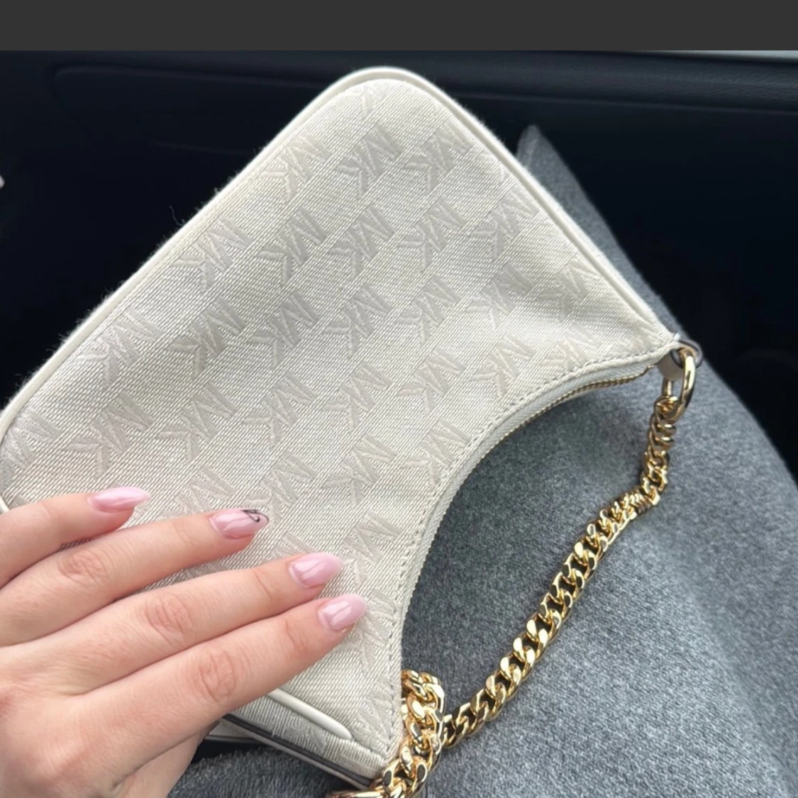 Beige axelväska från Michael Kors - 2