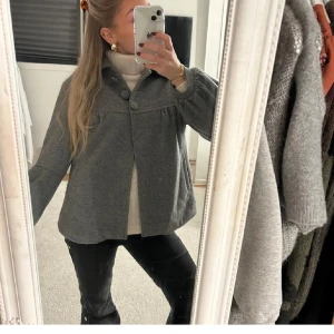 Grå kappa - Jätte söt kappa som passar perfekt nu till våren