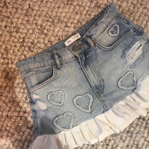 Jeans kjol med volang  - Jättefin! Storlek 164/Xs