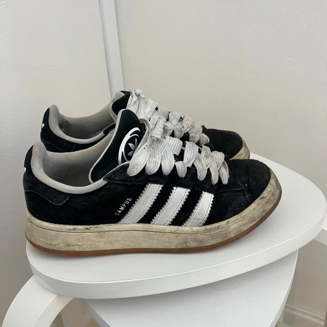 Svarta Adidas Campus sneakers