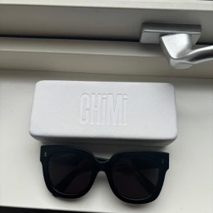 Svarta solglasögon från Chimi - Såld 