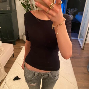 Tight Svart top - As Snygg svart topp, bara andvänd några få gånger💗