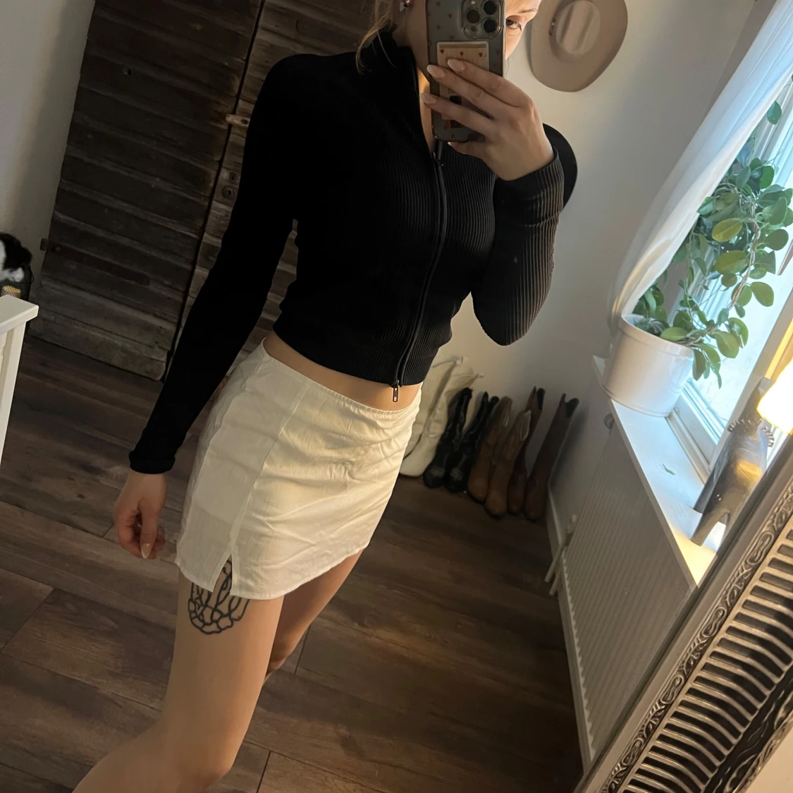 Vit minikjol med slits