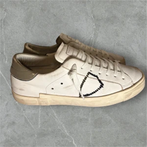 Philippe Model - Philippe Model | skick 8.5/10 | storlek 41 (passar även 42) | Nypris 3.5K, vårt pris 1799 | Endast skorna ingår | Skriv om ni har funderingar etc // M&M fashion 🙌🏼