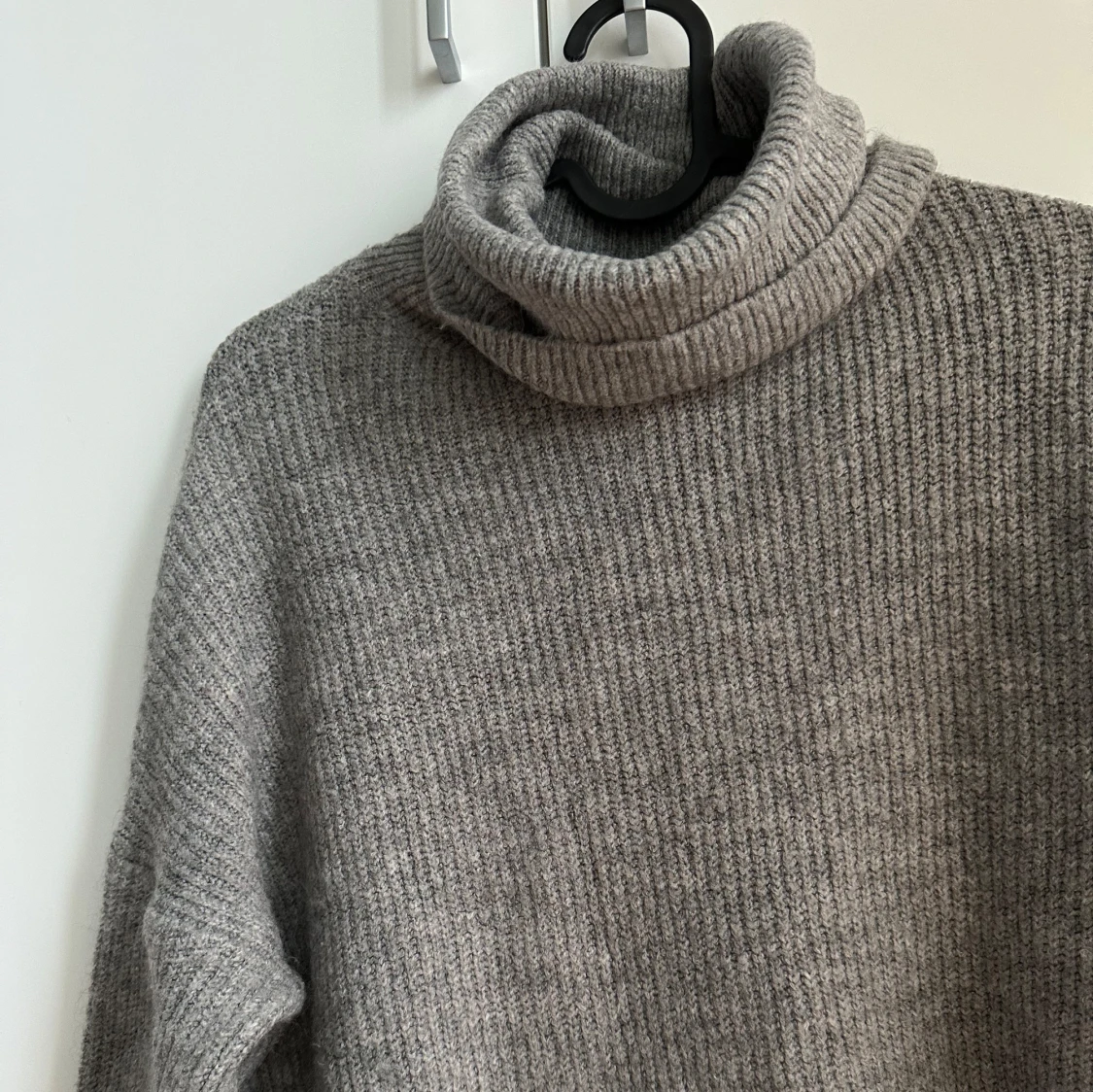 Stickad polotröja