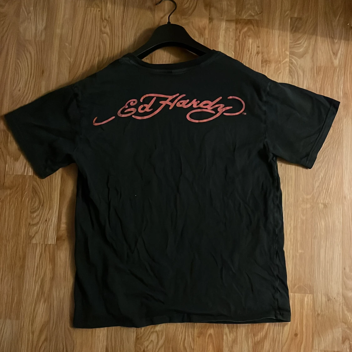 Svart t-shirt med tigertryck från Ed Hardy - 1