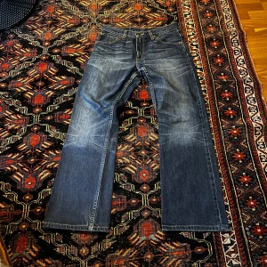 Levis bootcut - Säljer ett par klassiska blå jeans med en bootcut passform. Bara att skriva vid frågor