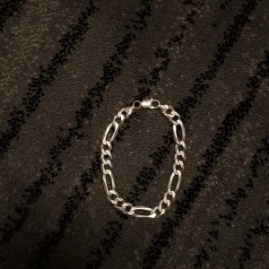 Äkta italiensk silver 925 armband - Snyggt italiensk silver 925 armband med breda länkar. Perfekt för att ge en stilren touch till din outfit. Armbandet har en klassisk karbinhake som lås.