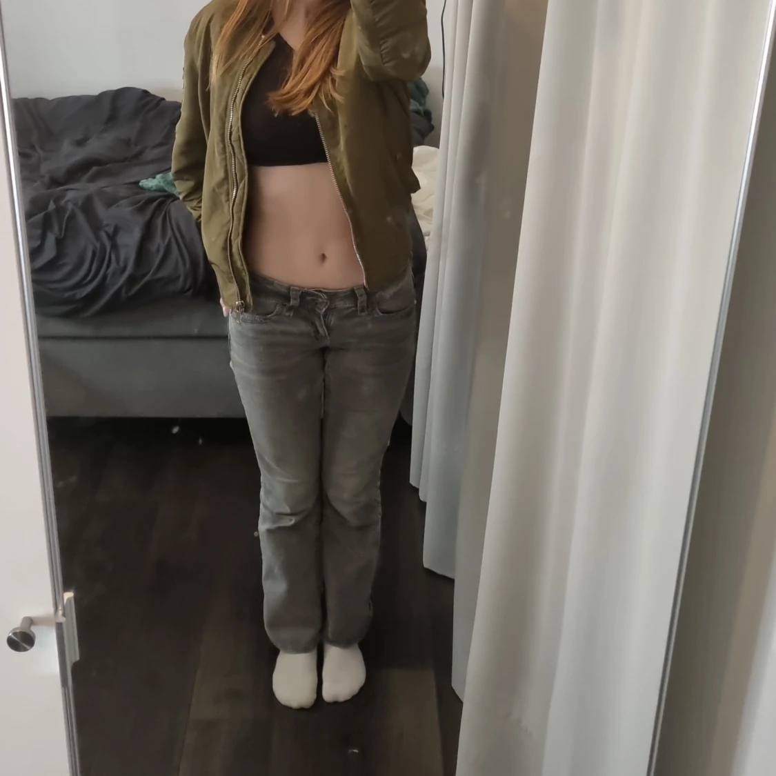 Olivgrön bomberjacka med orange foder. - 3