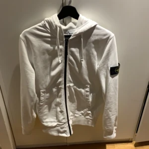 Stone Island zip hoodie - Stone Island zip hoodie iprincip nyskick. Storlek M