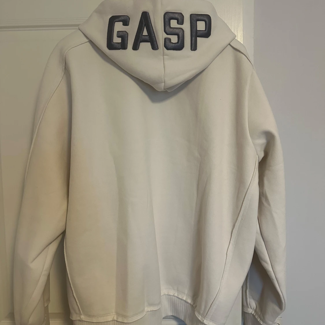 Vit hoodie från GASP - 1