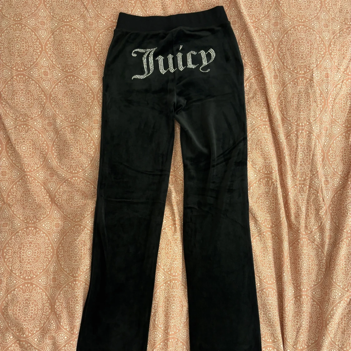 Svarta mjukisbyxor från Juicy Couture - 1