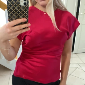 mörkrosa satinblus från Zara - Snygg blus från Zara. aldrig använd❤️ 