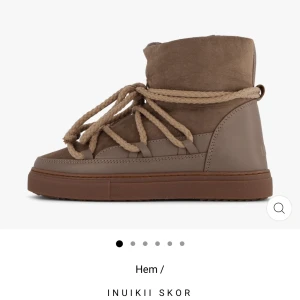 Inuikiis - Ganska slitna inuikiis som jag säljer för att det känns onödigt att slänga, skriv för bilder! Kan behövas fixas hos skomakare då en söm har låstnat lite!